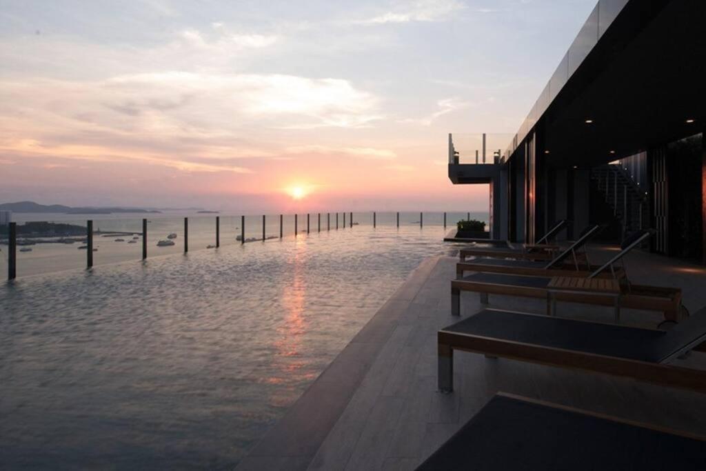 The Base Condo Center Of Pattaya Rooftop Swimming Pool Exterior foto